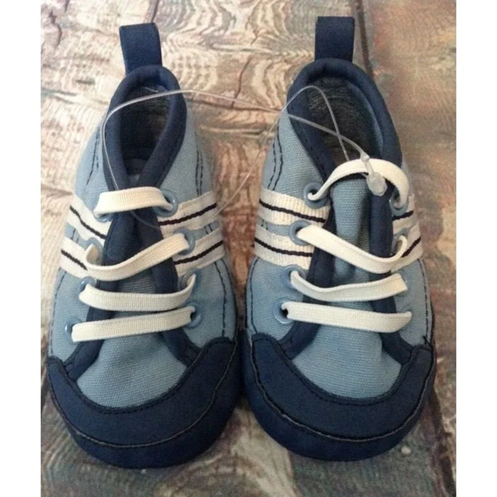 Old Navy baby boy blue crib sneakers size 3 to 6 months